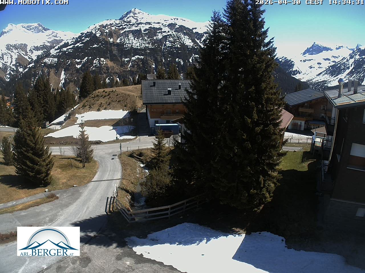 Archived image Webcam Oberlech: guest house Berger