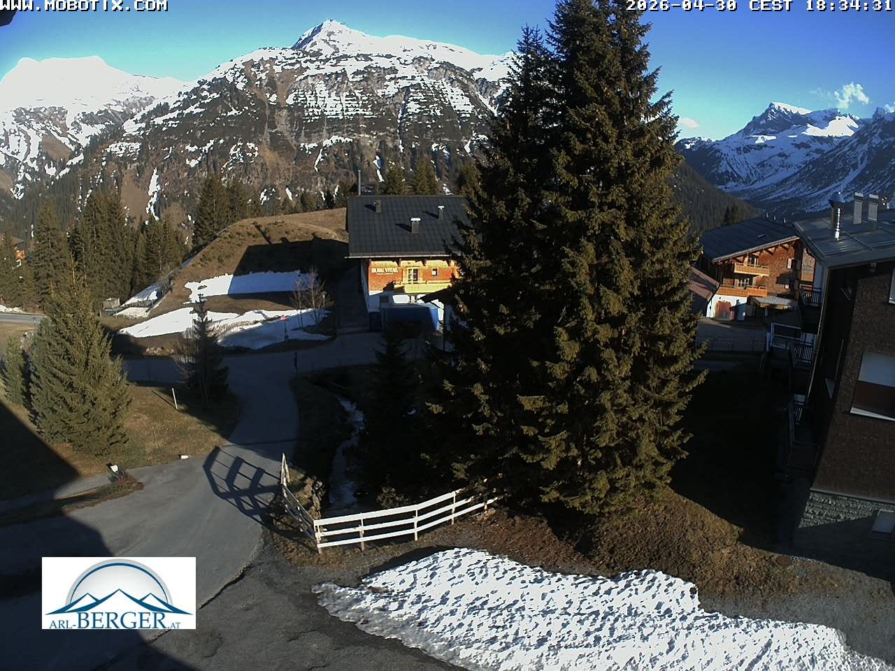 Archived image Webcam Oberlech: guest house Berger