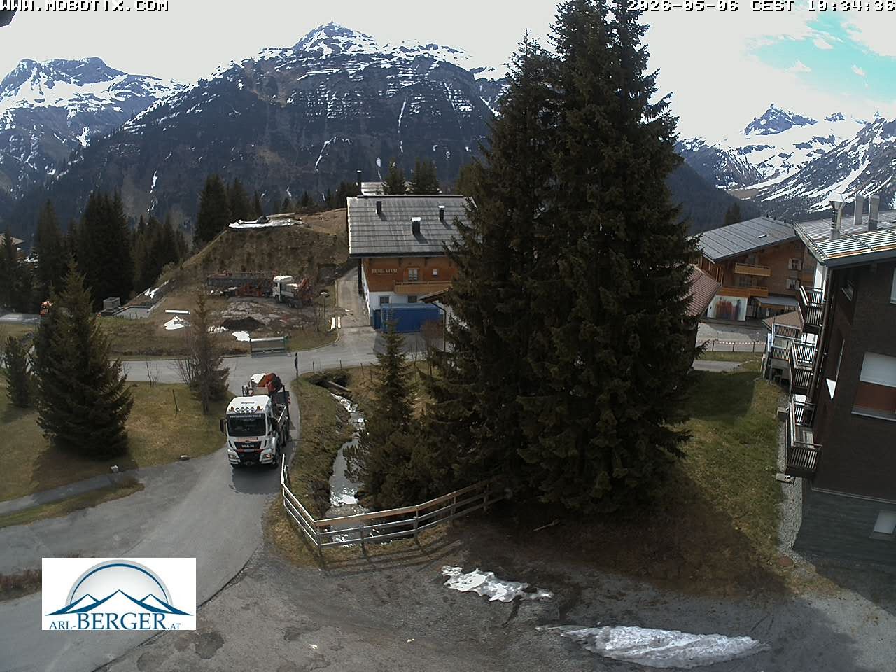Archived image Webcam Oberlech: guest house Berger
