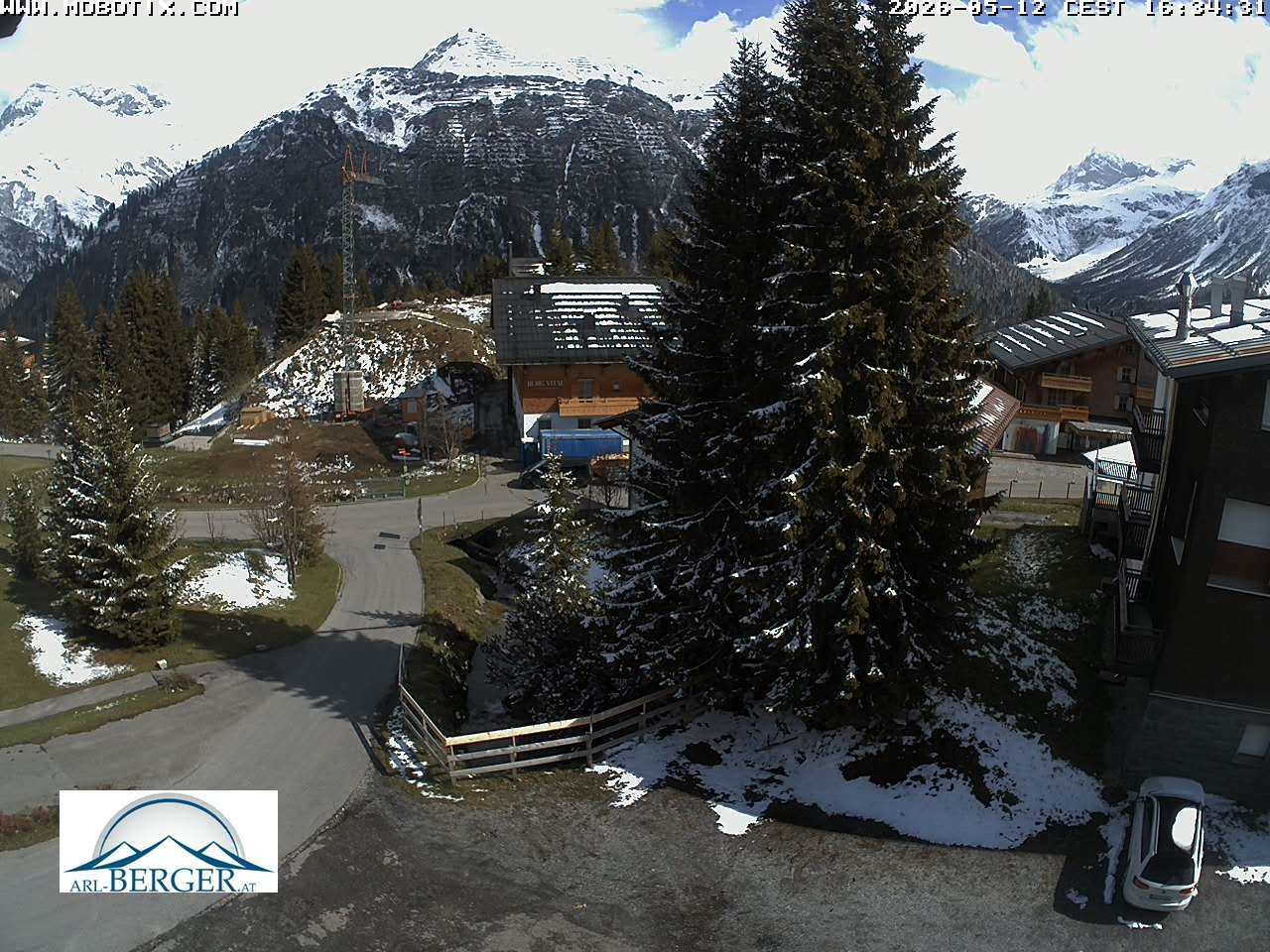 Archived image Webcam Oberlech: guest house Berger