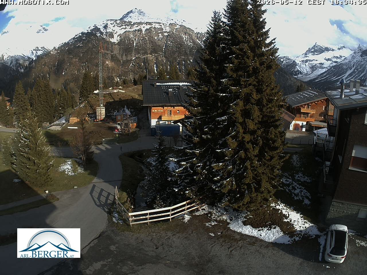 Archived image Webcam Oberlech: guest house Berger