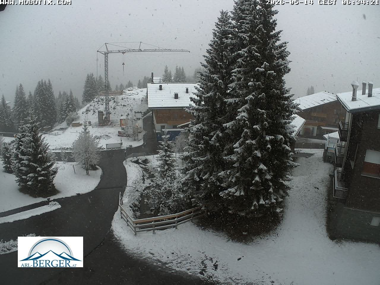 Archived image Webcam Oberlech: guest house Berger