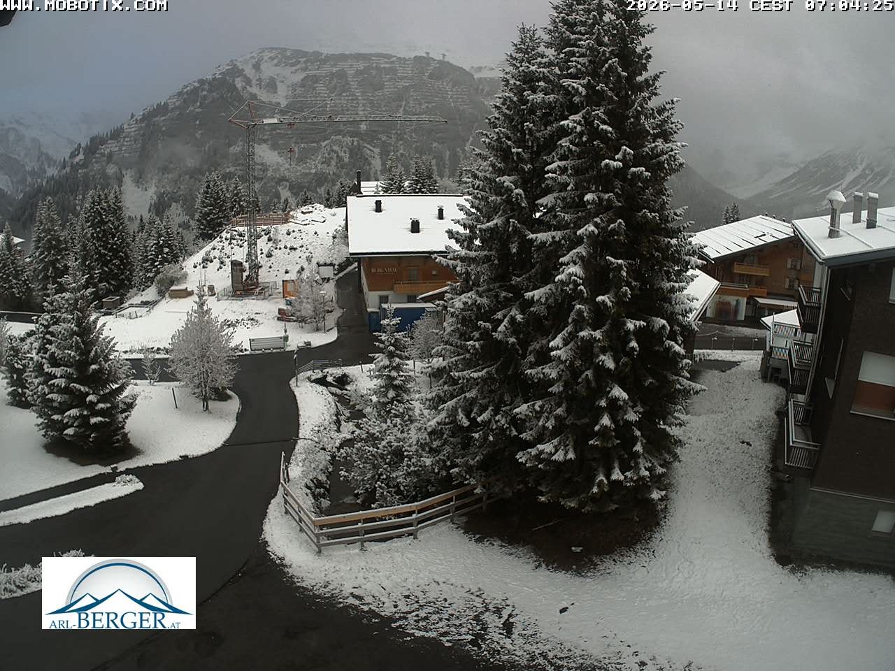 Archived image Webcam Oberlech: guest house Berger