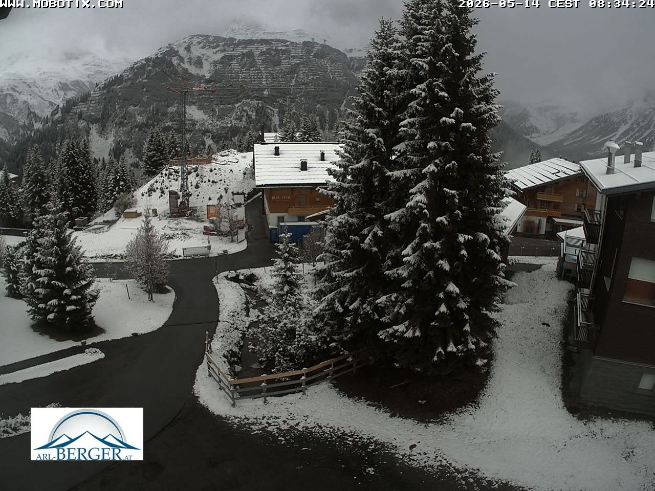 Archived image Webcam Oberlech: guest house Berger