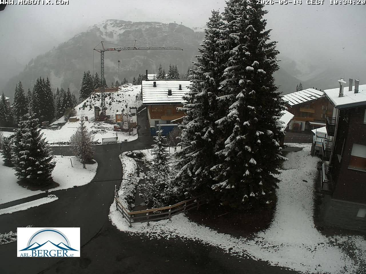 Archived image Webcam Oberlech: guest house Berger