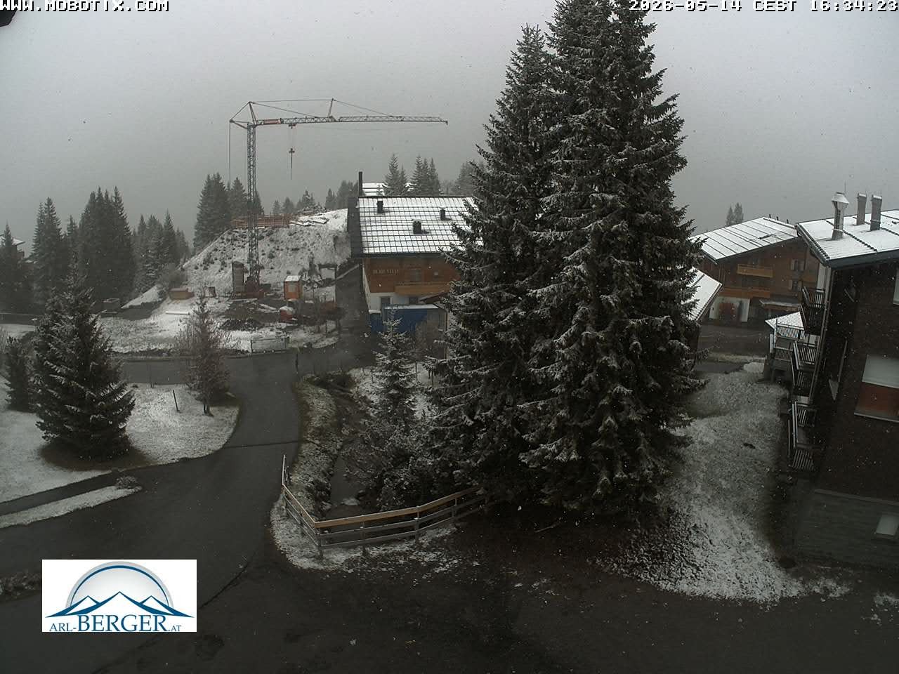 Archived image Webcam Oberlech: guest house Berger