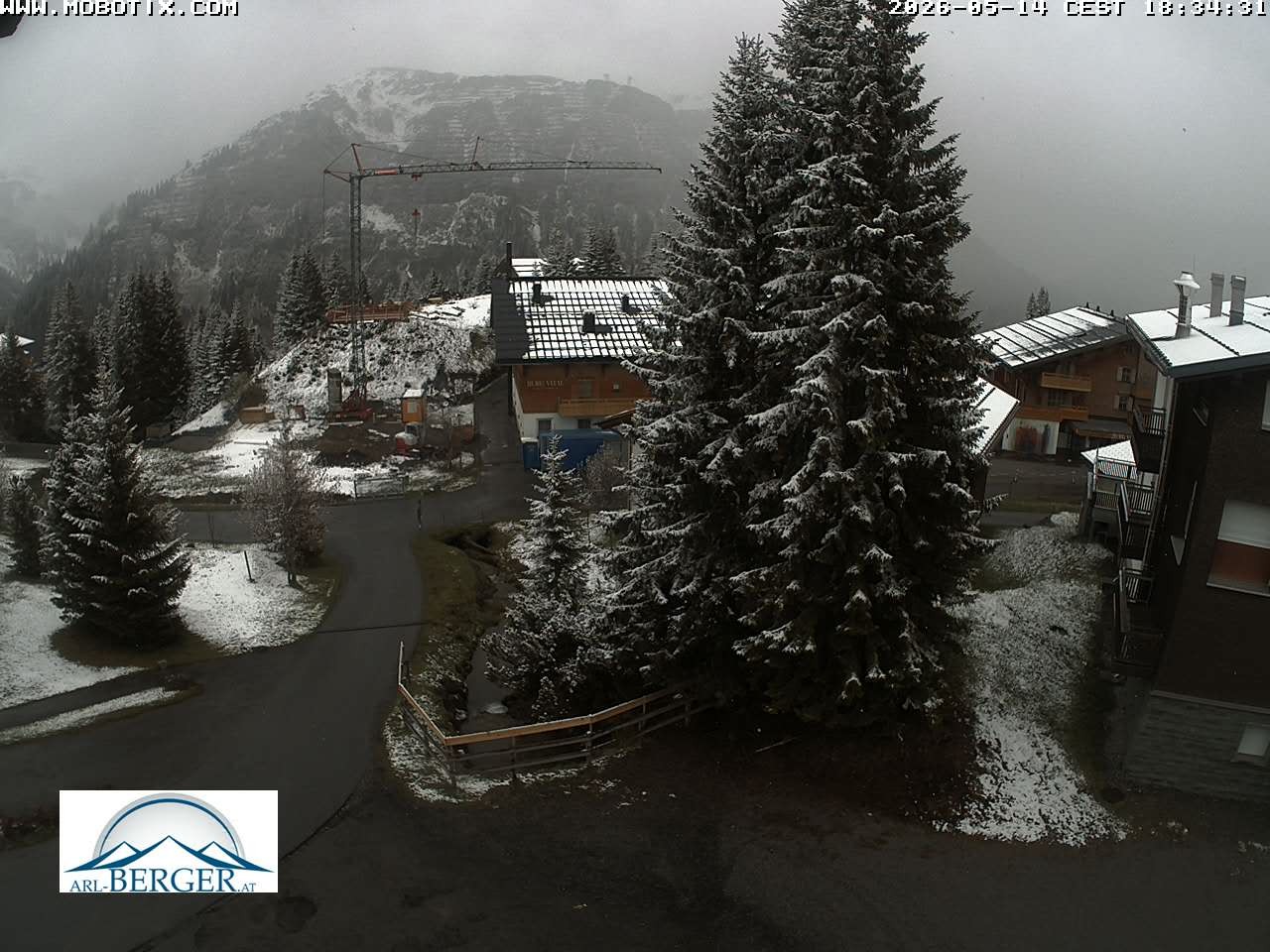 Archived image Webcam Oberlech: guest house Berger