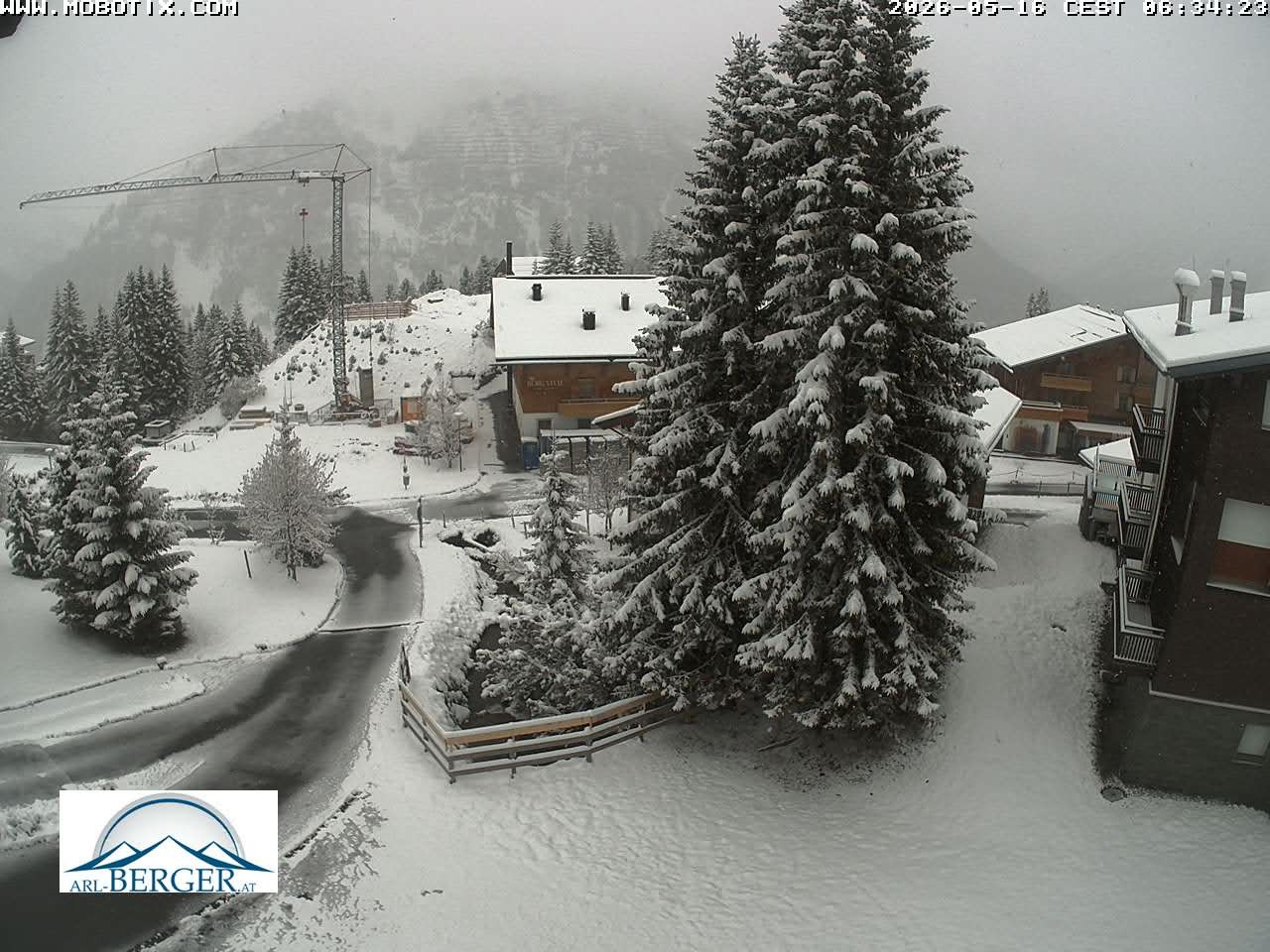 Archived image Webcam Oberlech: guest house Berger