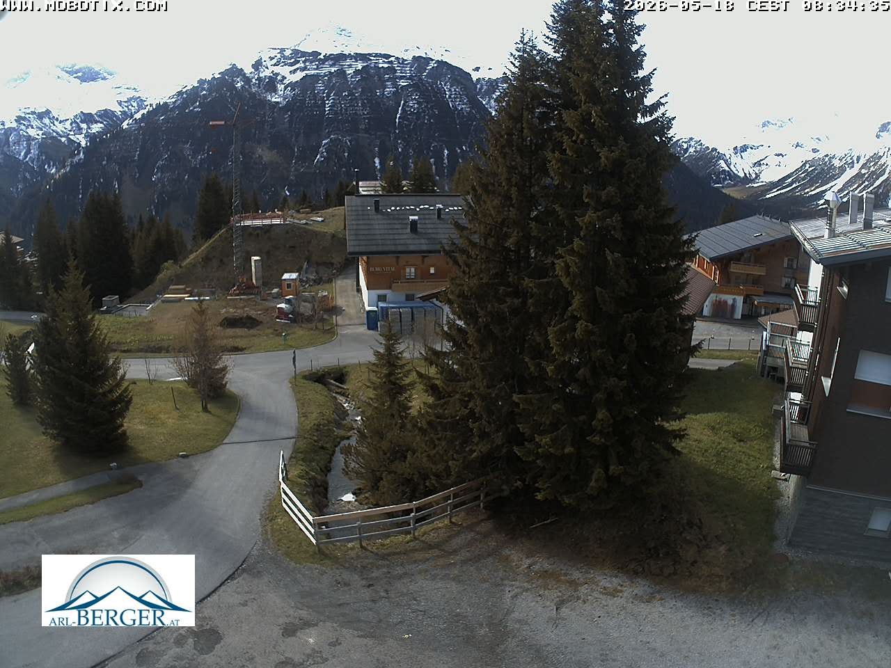 Archived image Webcam Oberlech: guest house Berger