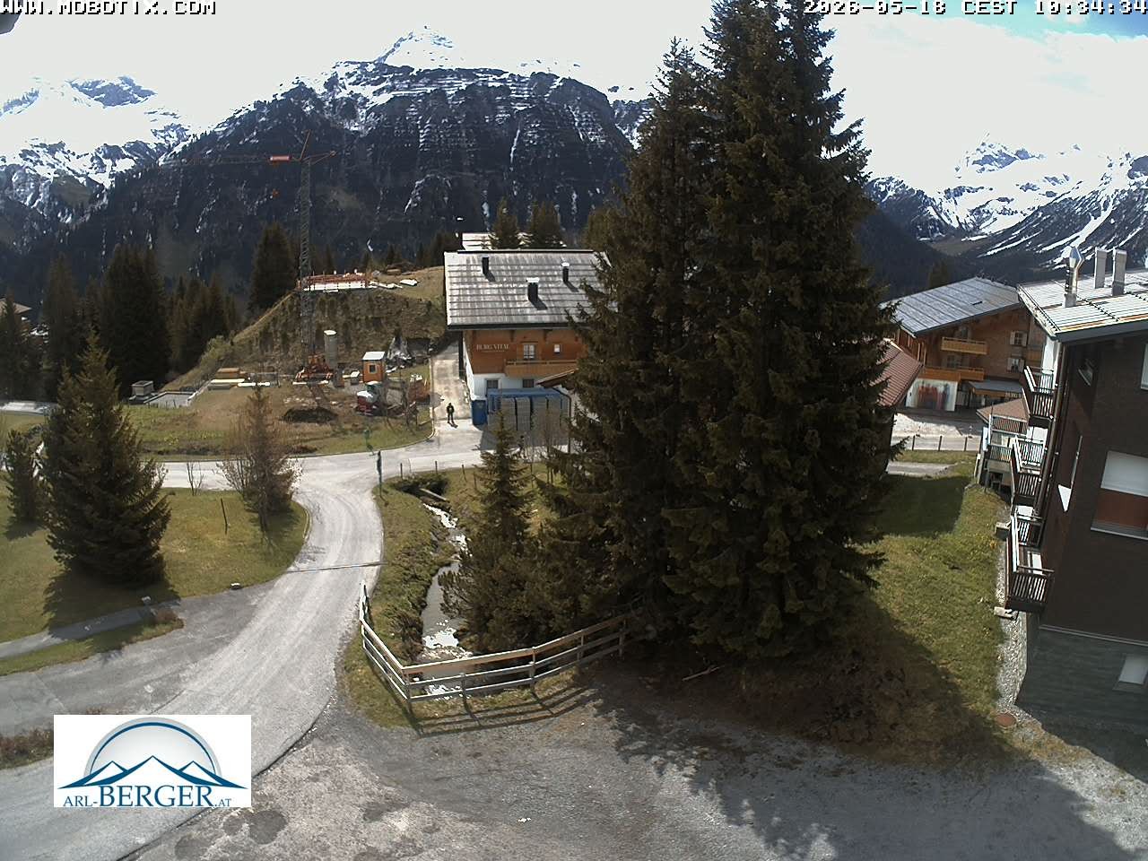 Archived image Webcam Oberlech: guest house Berger