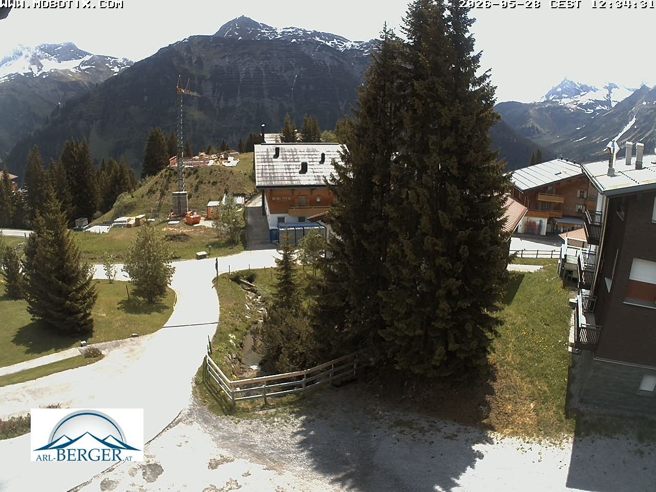 Archived image Webcam Oberlech: guest house Berger
