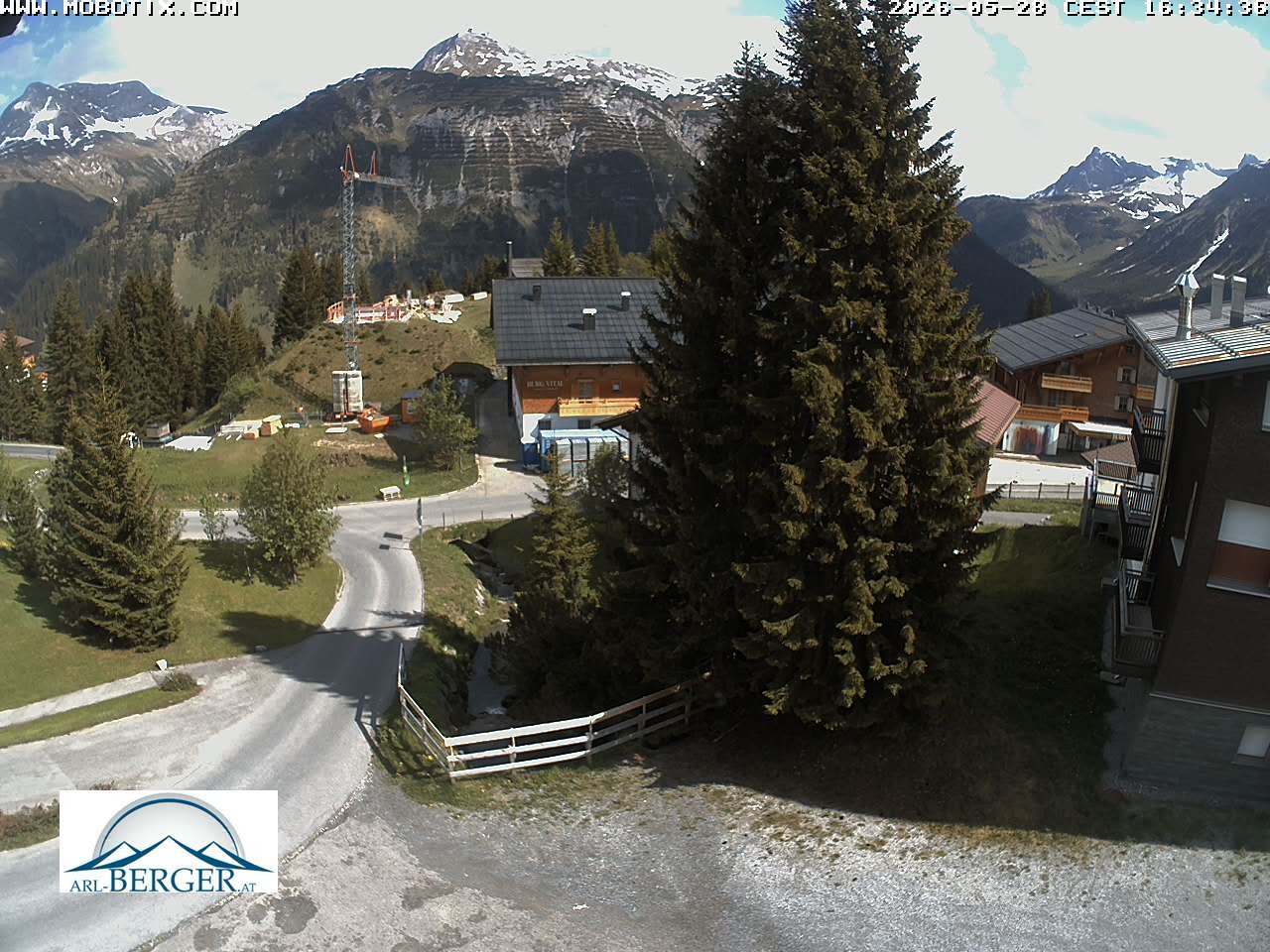 Archived image Webcam Oberlech: guest house Berger