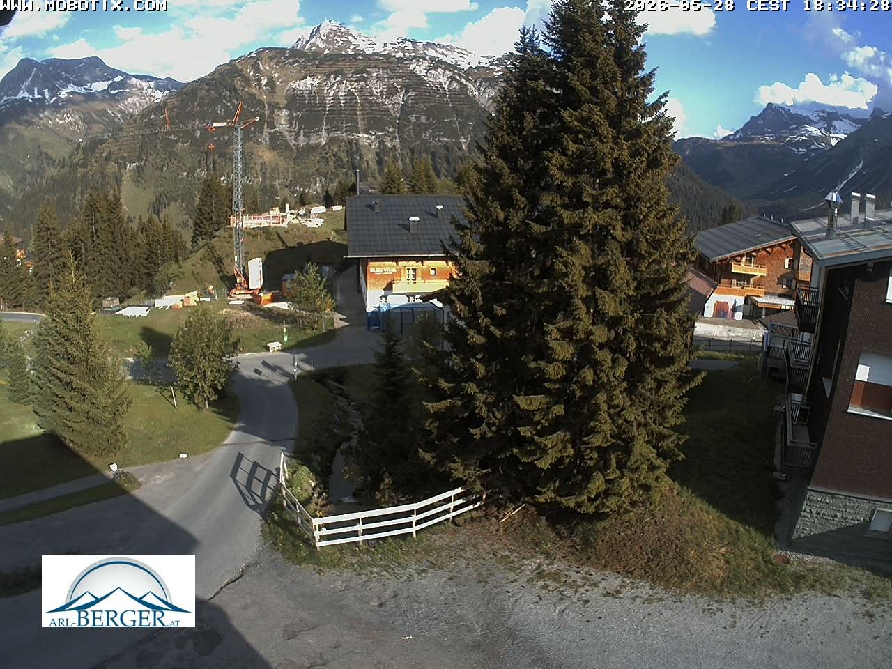 Archived image Webcam Oberlech: guest house Berger