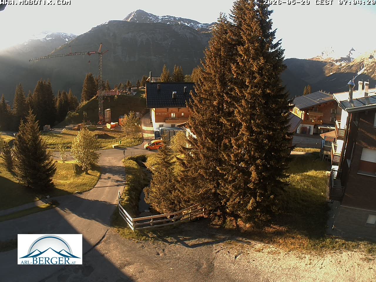 Archived image Webcam Oberlech: guest house Berger