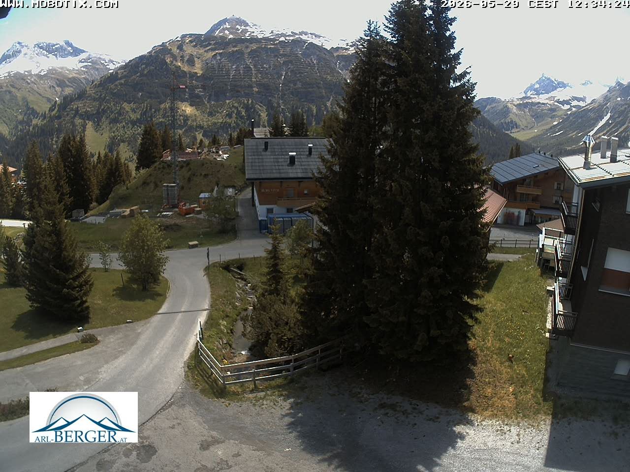 Archived image Webcam Oberlech: guest house Berger