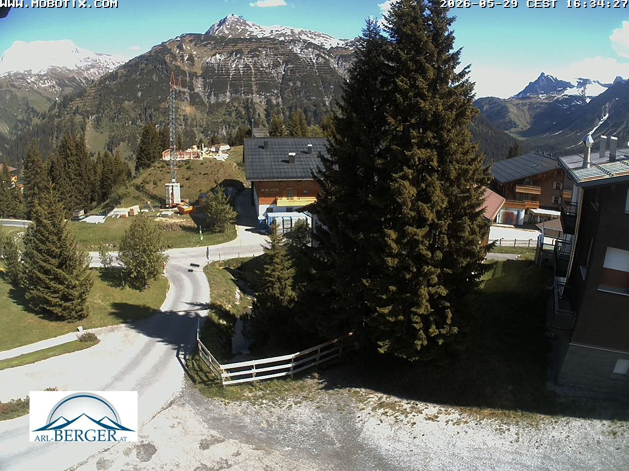 Archived image Webcam Oberlech: guest house Berger