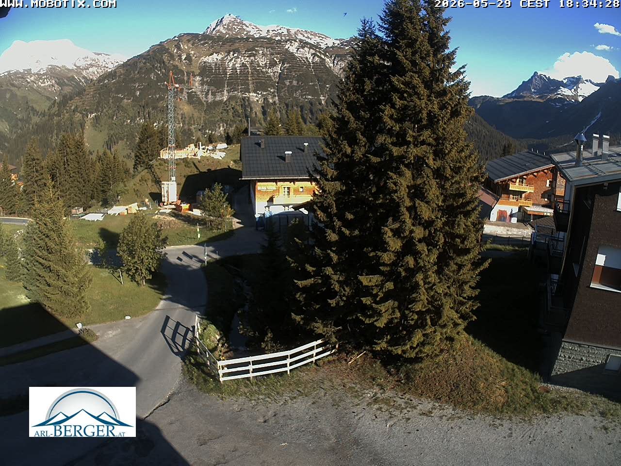 Archived image Webcam Oberlech: guest house Berger