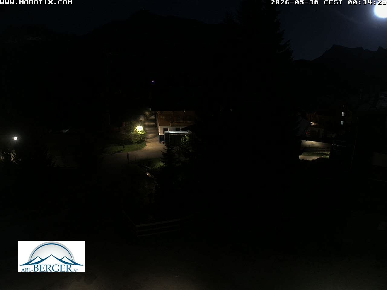 Archived image Webcam Oberlech: guest house Berger