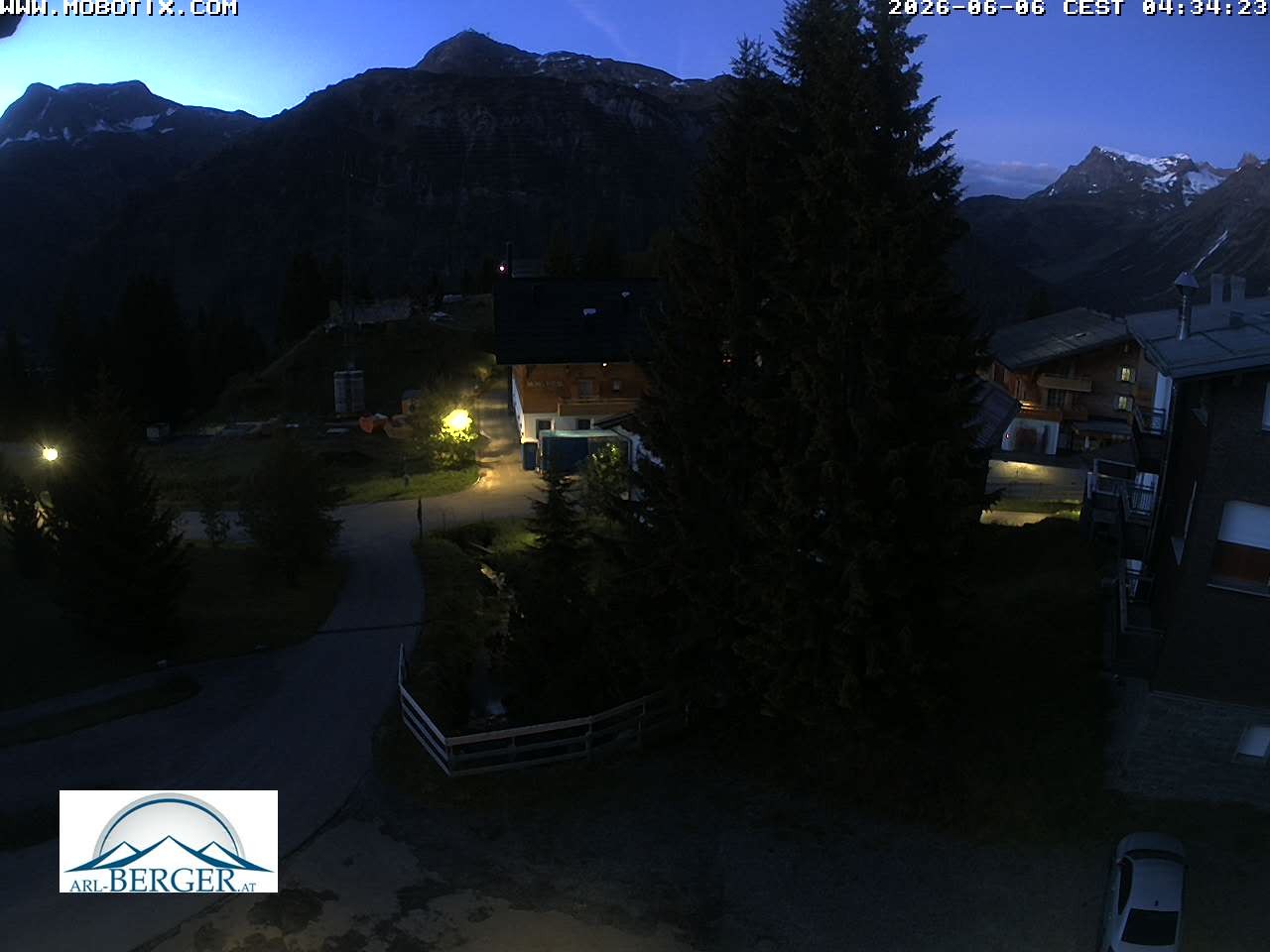 Archived image Webcam Oberlech: guest house Berger