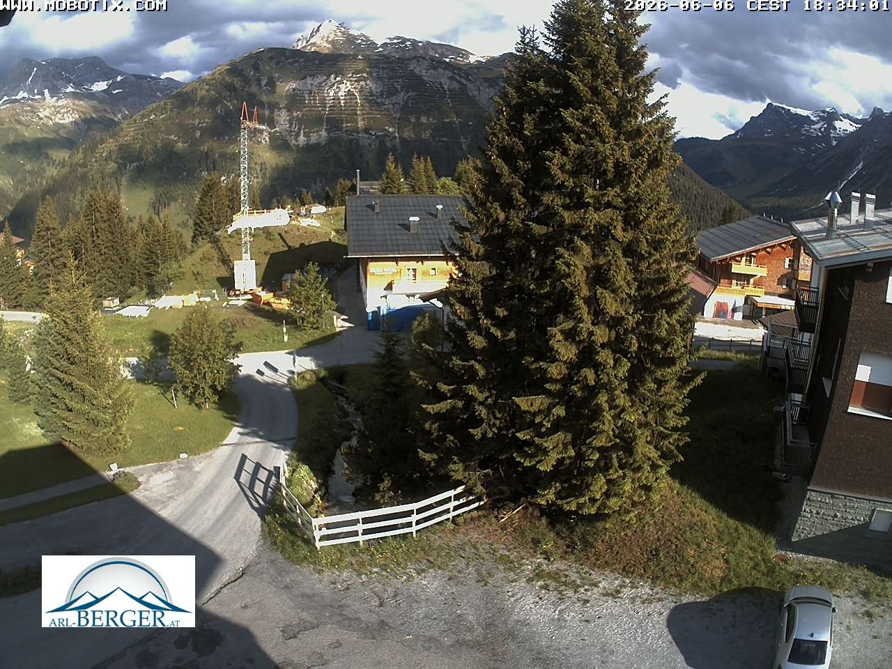 Archived image Webcam Oberlech: guest house Berger