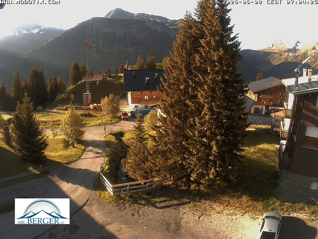Archived image Webcam Oberlech: guest house Berger