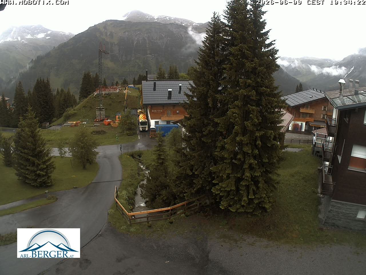 Archived image Webcam Oberlech: guest house Berger