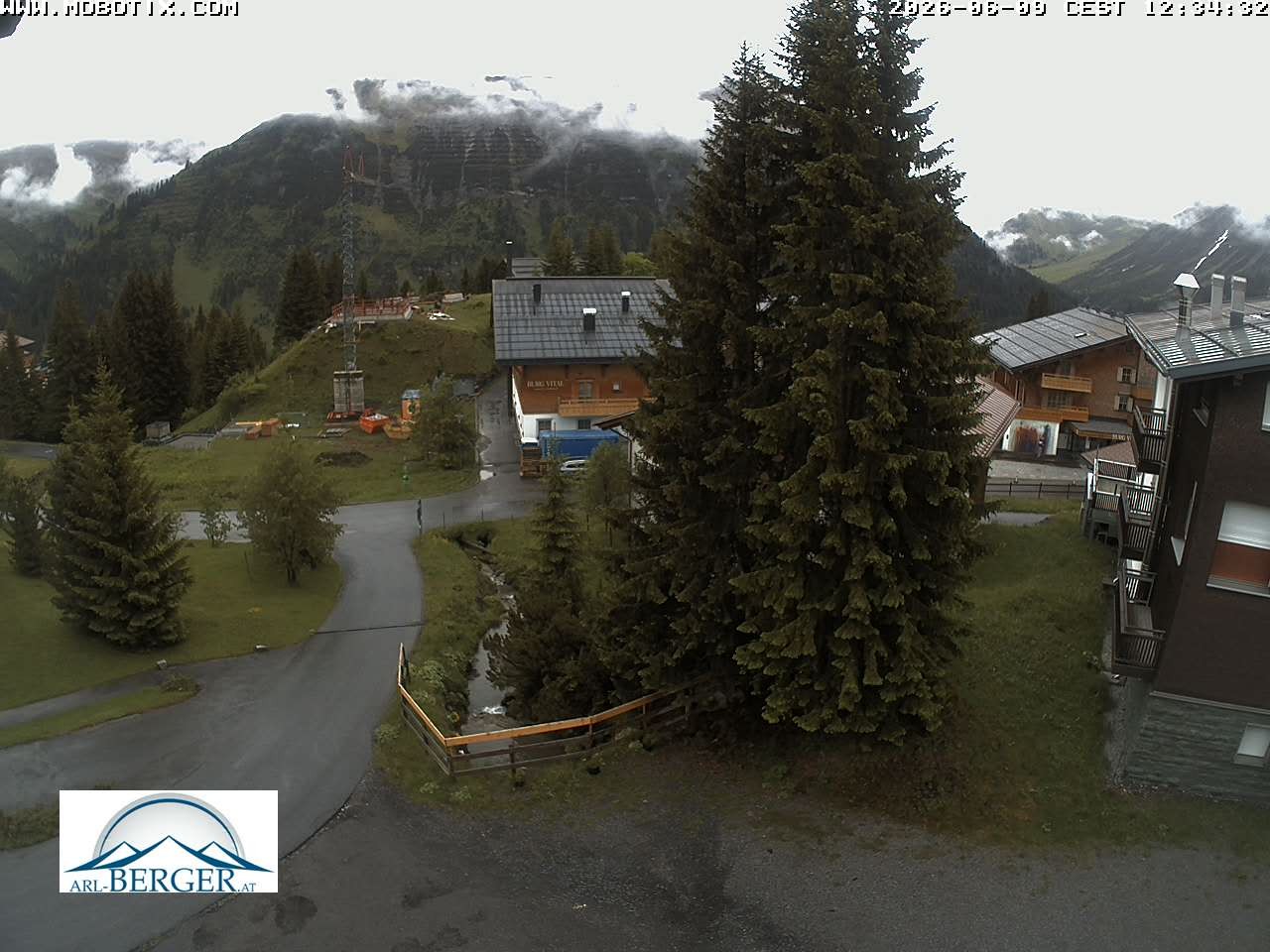 Archived image Webcam Oberlech: guest house Berger