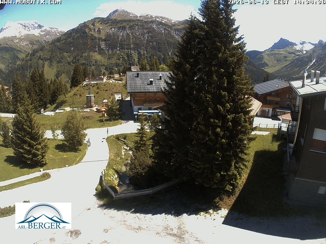Archived image Webcam Oberlech: guest house Berger