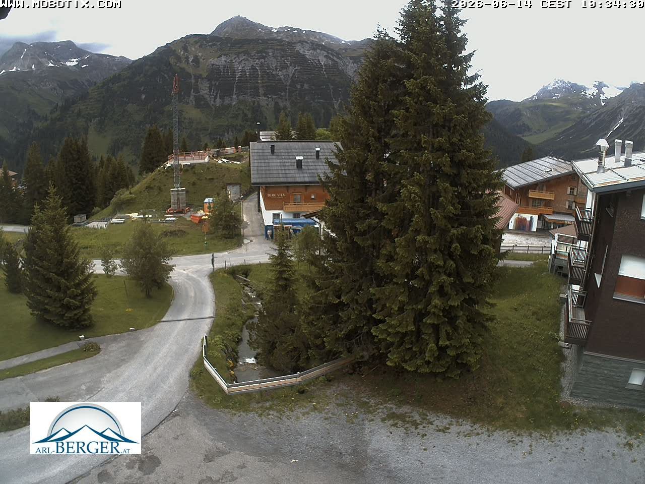 Archived image Webcam Oberlech: guest house Berger