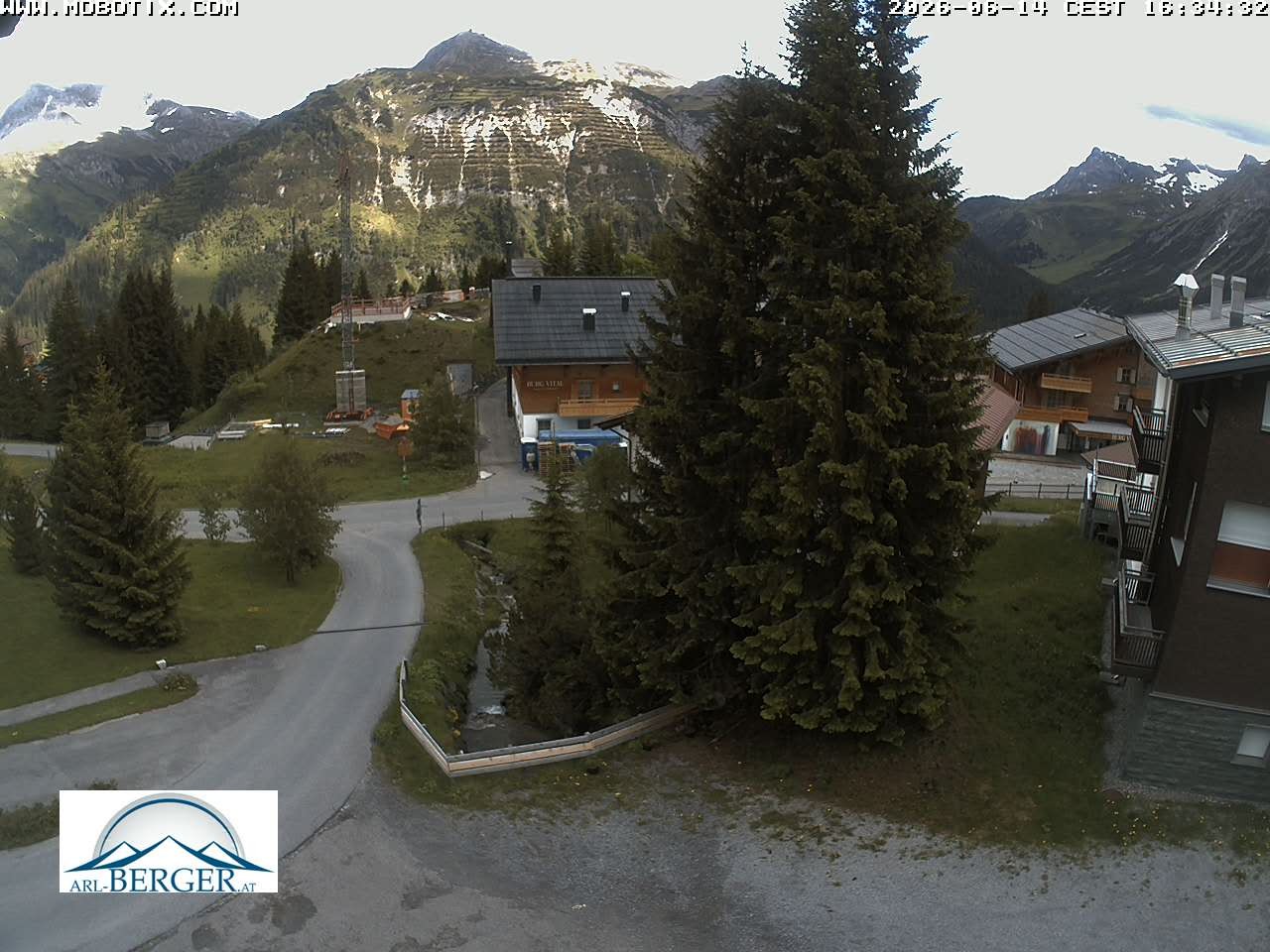 Archived image Webcam Oberlech: guest house Berger