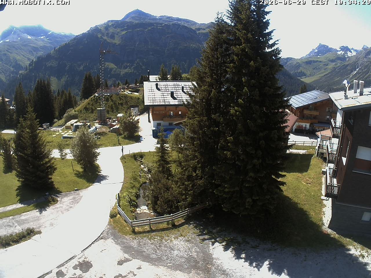 Archived image Webcam Oberlech: guest house Berger
