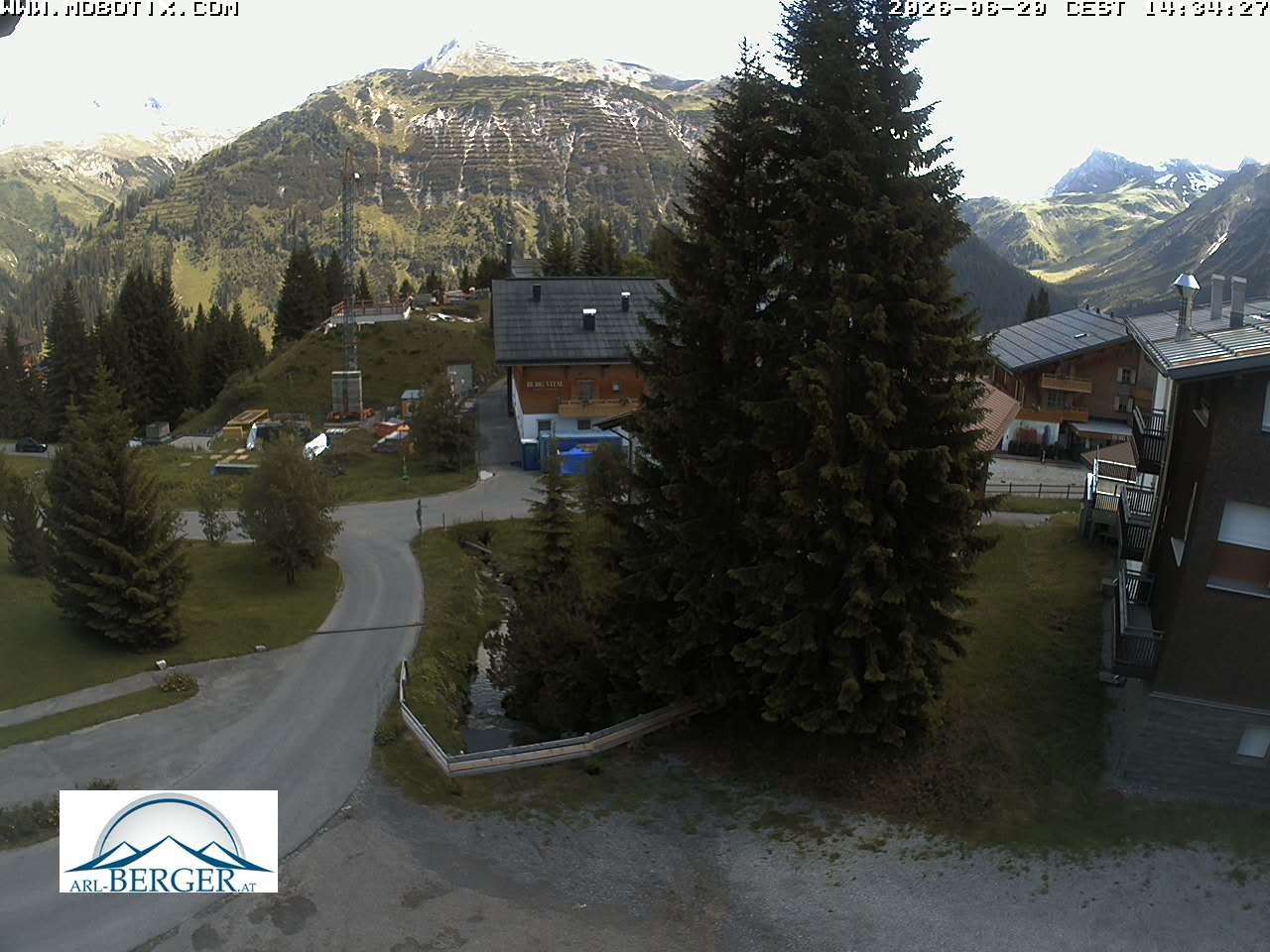 Archived image Webcam Oberlech: guest house Berger