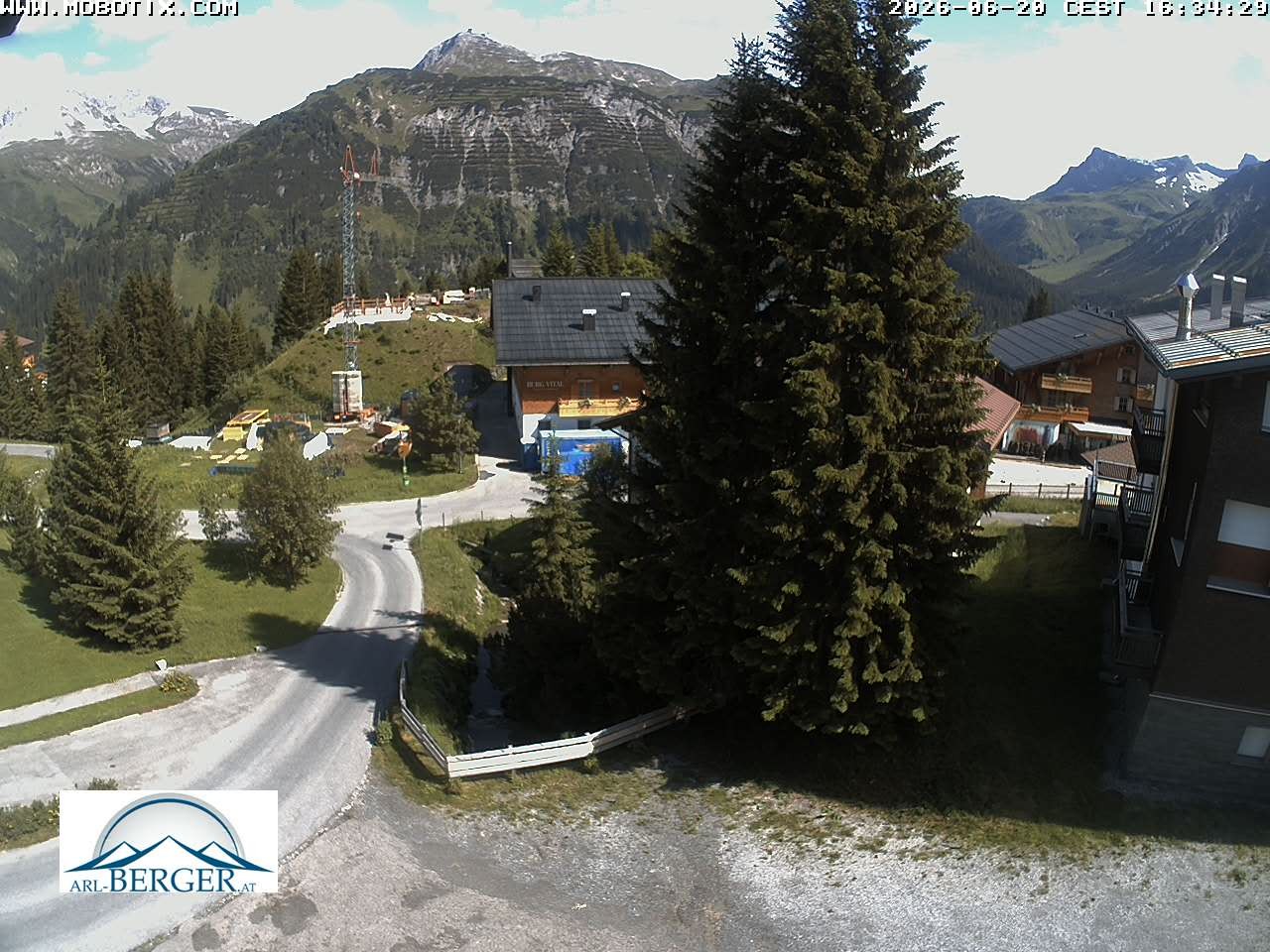 Archived image Webcam Oberlech: guest house Berger