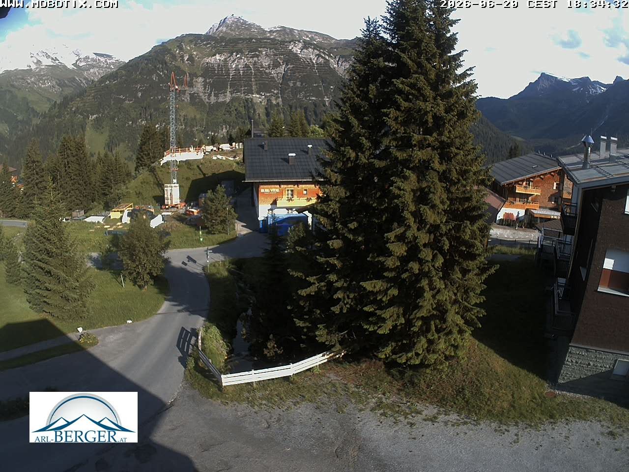 Archived image Webcam Oberlech: guest house Berger