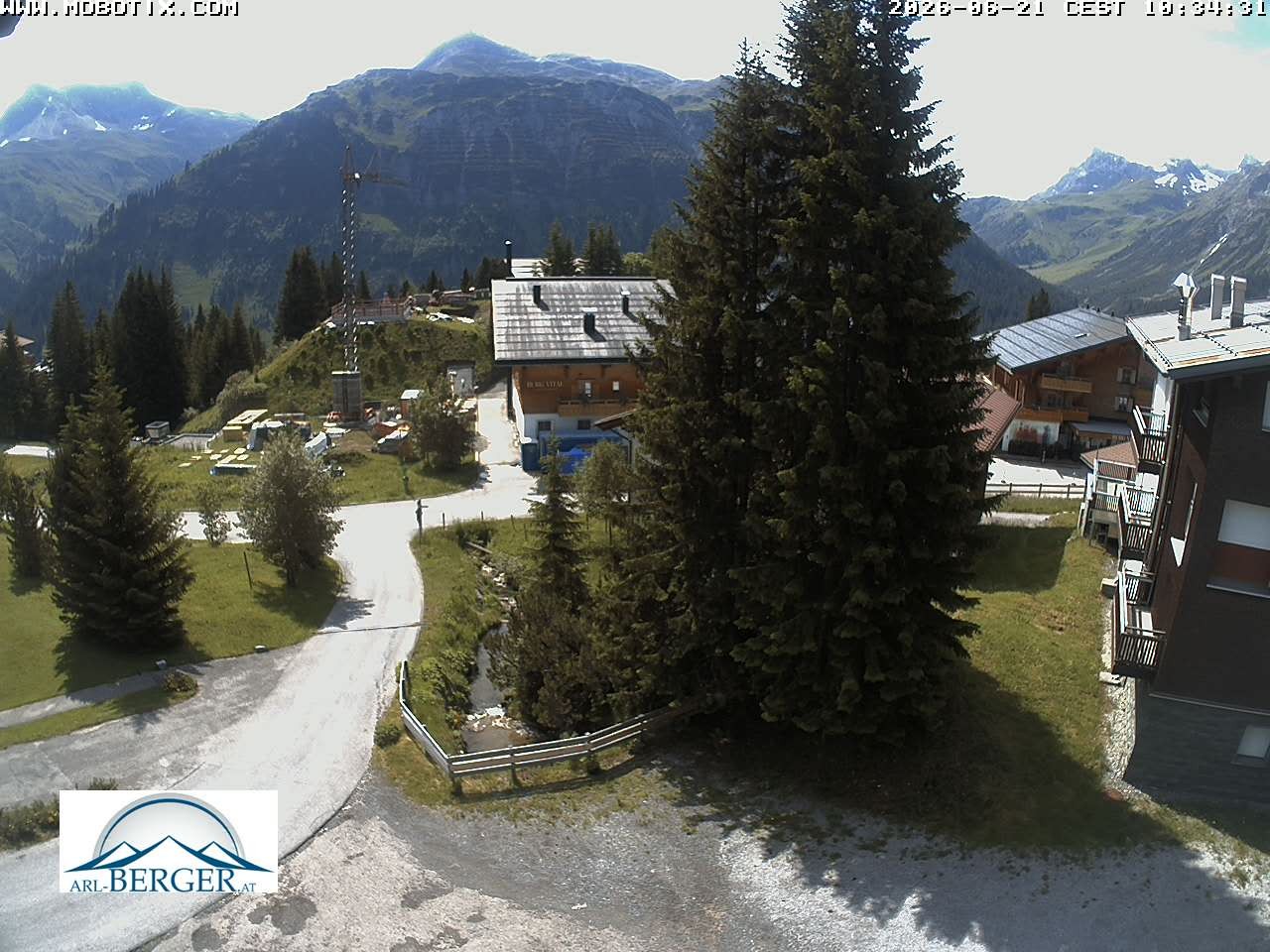 Archived image Webcam Oberlech: guest house Berger