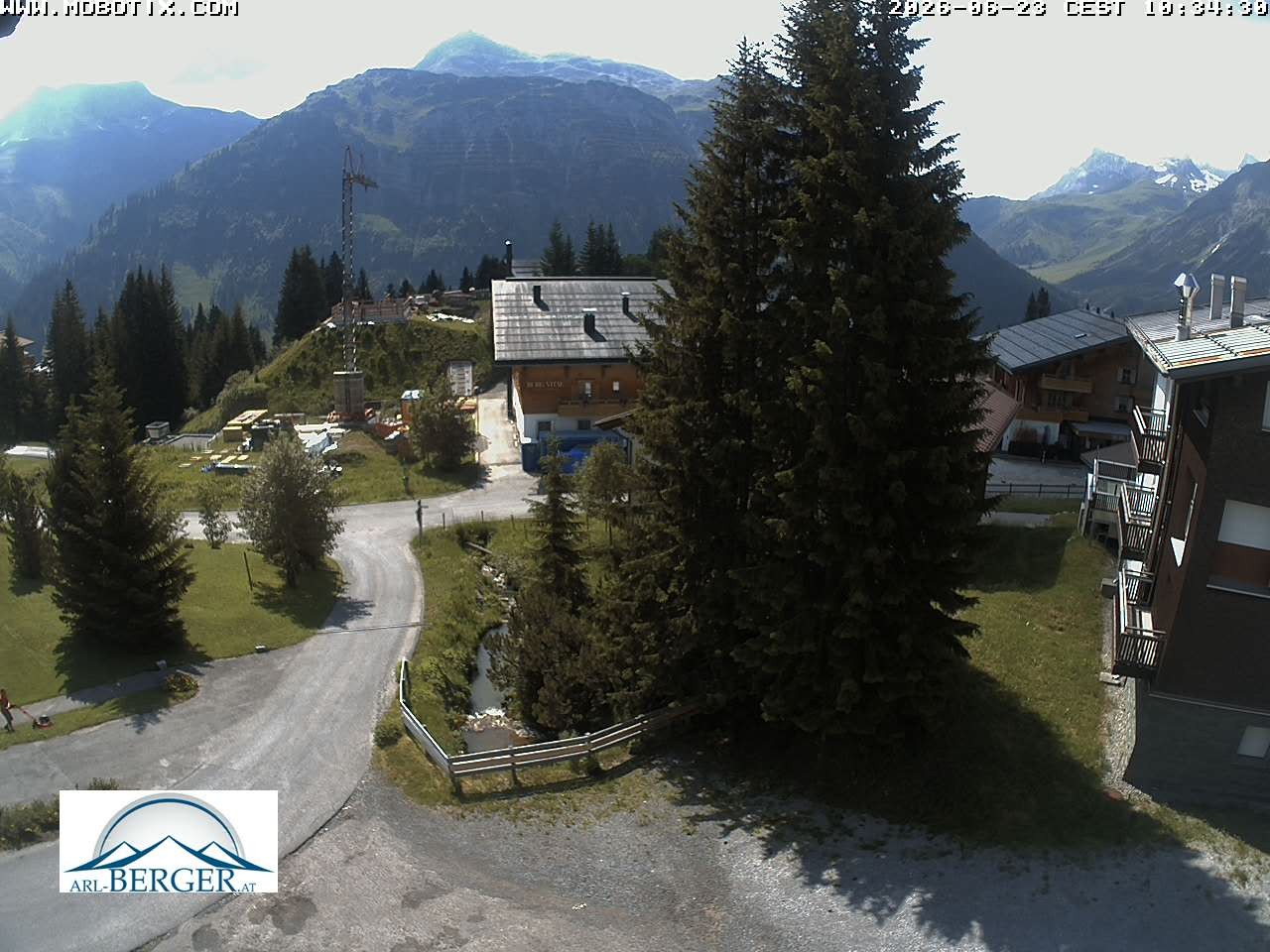 Archived image Webcam Oberlech: guest house Berger