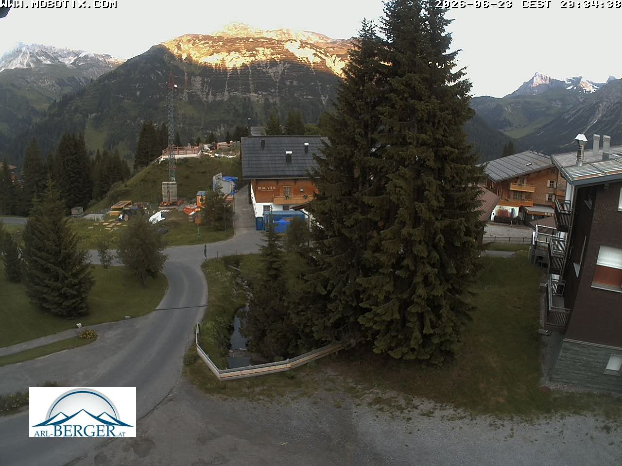 Archived image Webcam Oberlech: guest house Berger