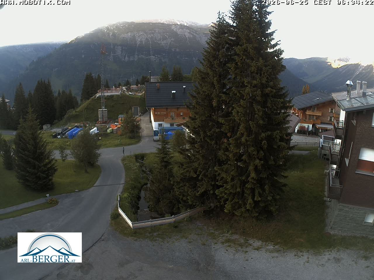 Archived image Webcam Oberlech: guest house Berger