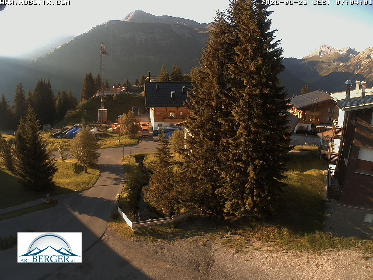Archived image Webcam Oberlech: guest house Berger