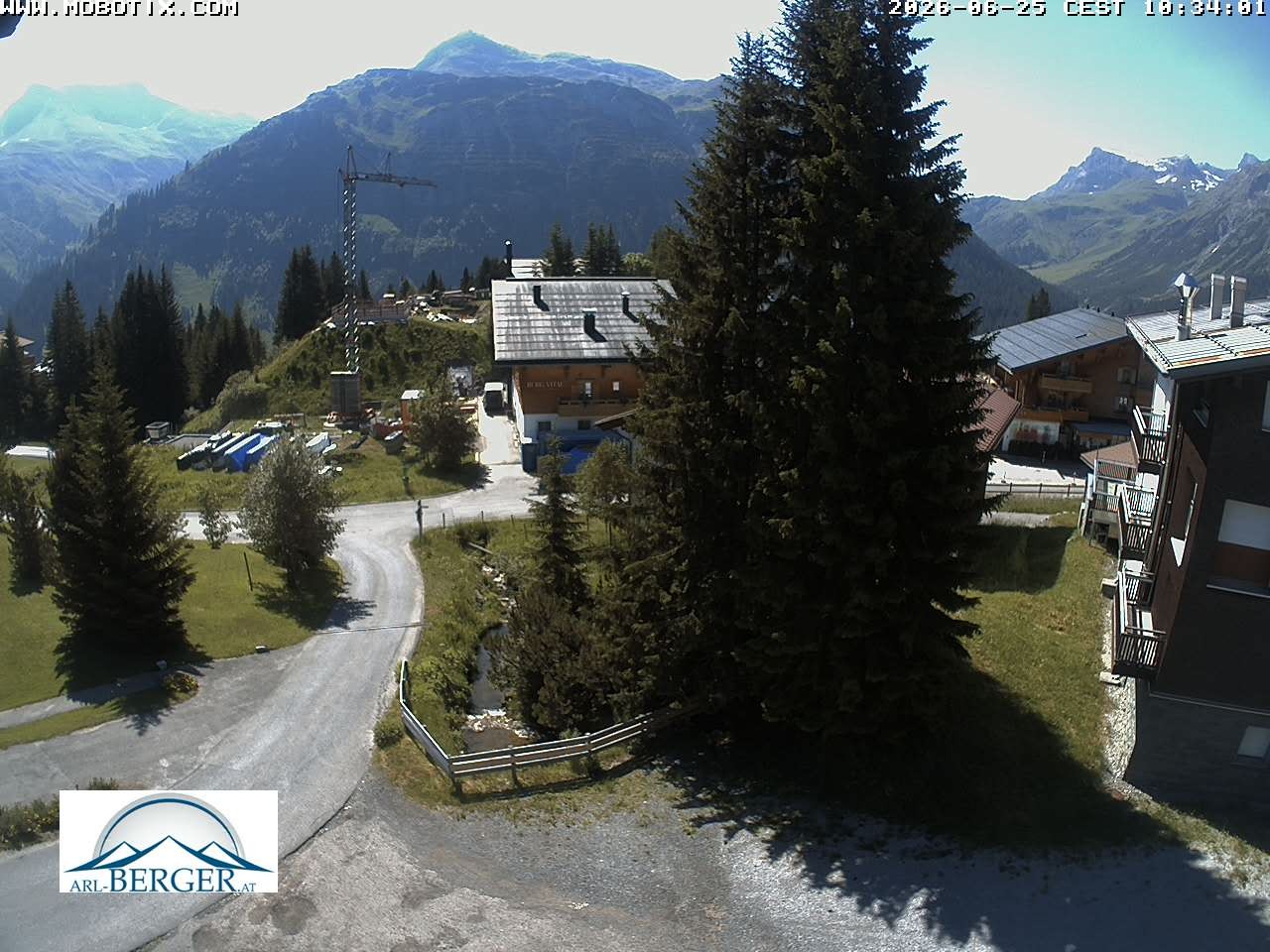 Archived image Webcam Oberlech: guest house Berger