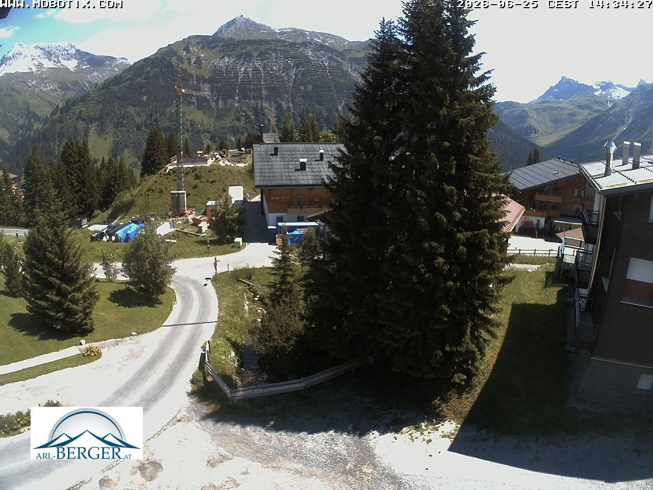 Archived image Webcam Oberlech: guest house Berger