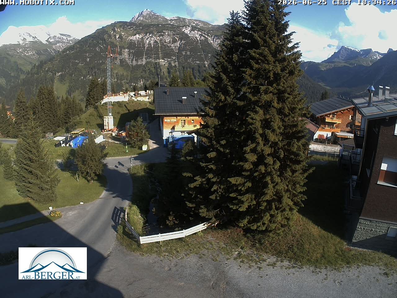 Archived image Webcam Oberlech: guest house Berger