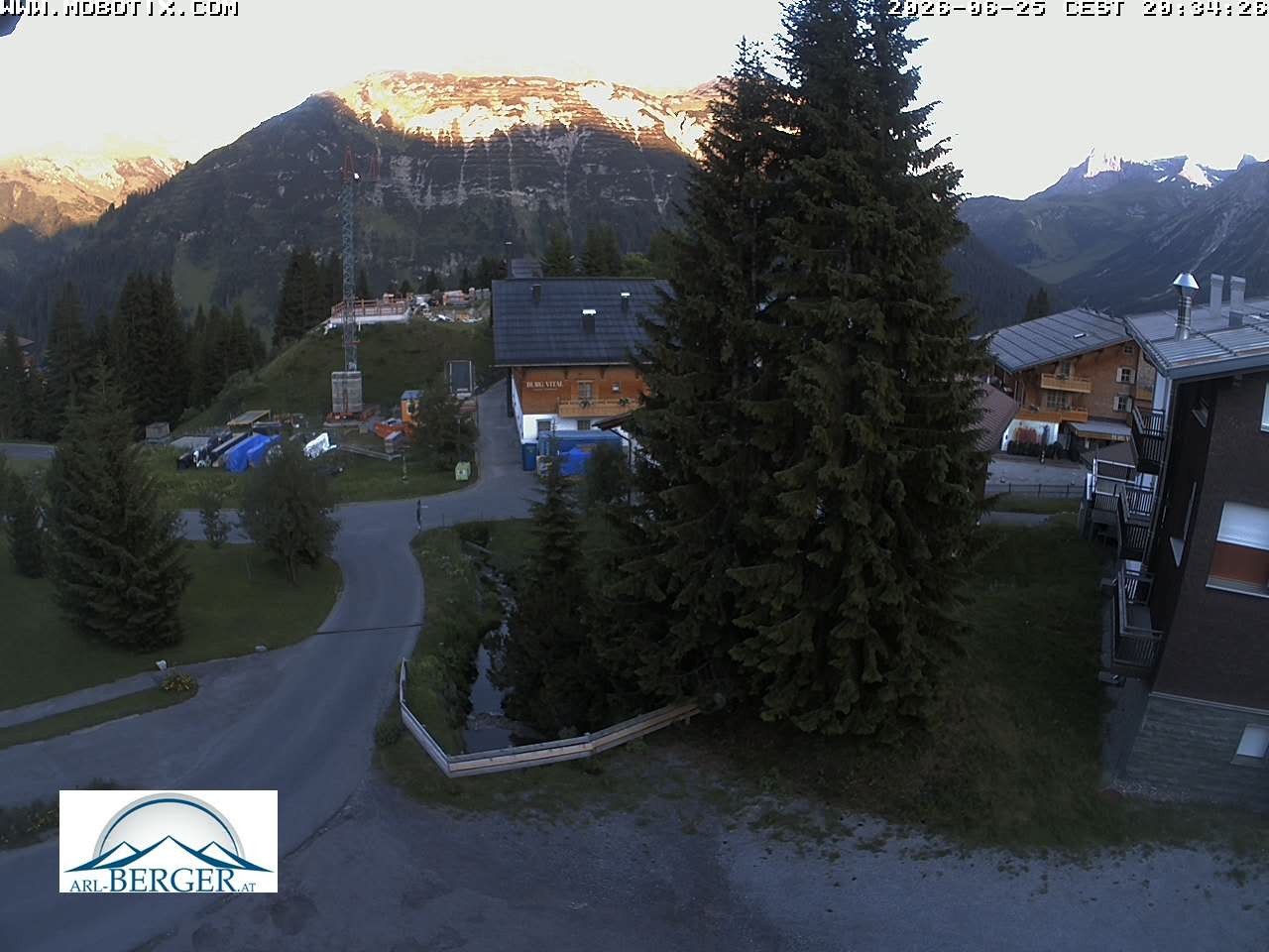 Archived image Webcam Oberlech: guest house Berger