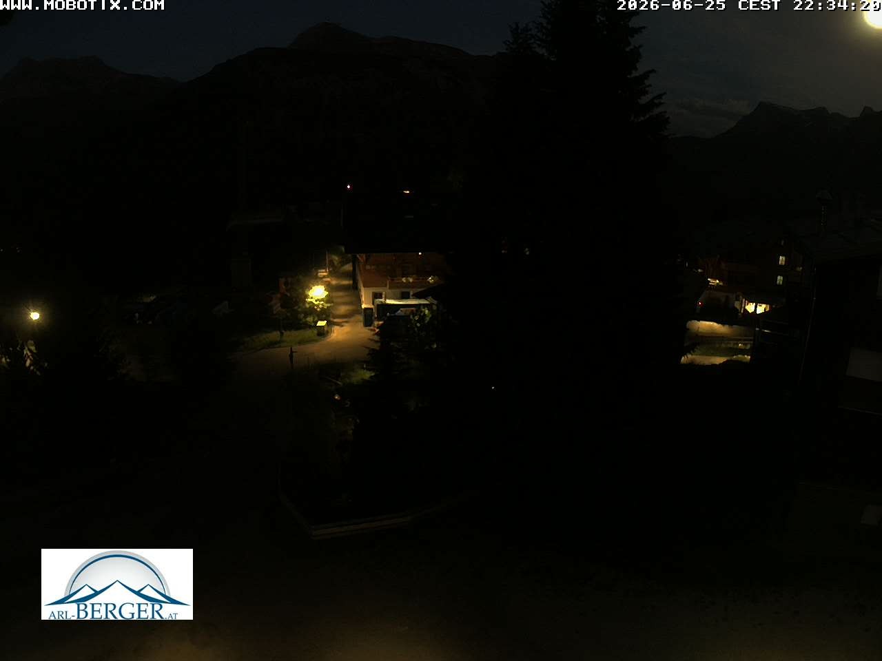 Archived image Webcam Oberlech: guest house Berger
