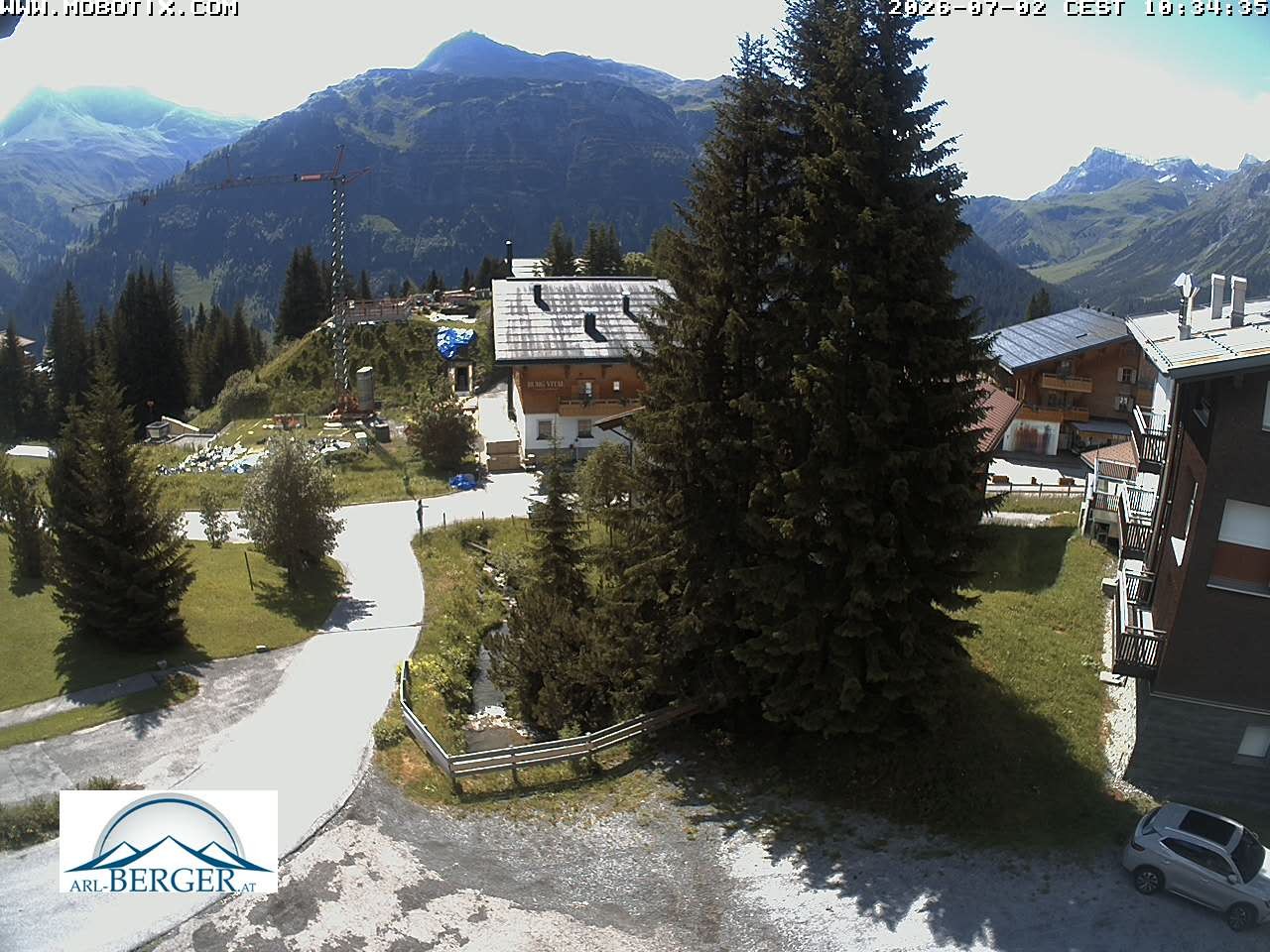 Archived image Webcam Oberlech: guest house Berger