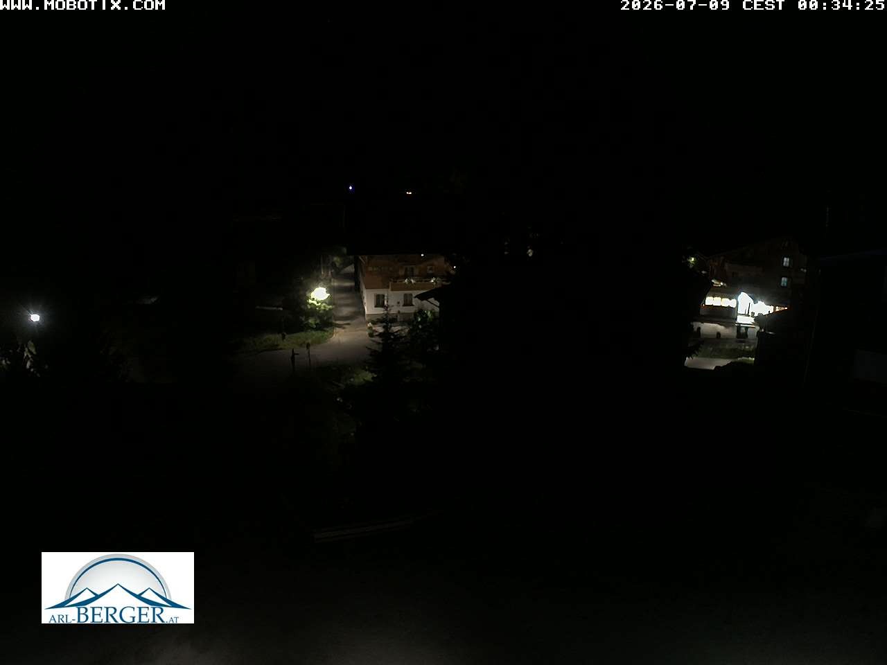 Archived image Webcam Oberlech: guest house Berger