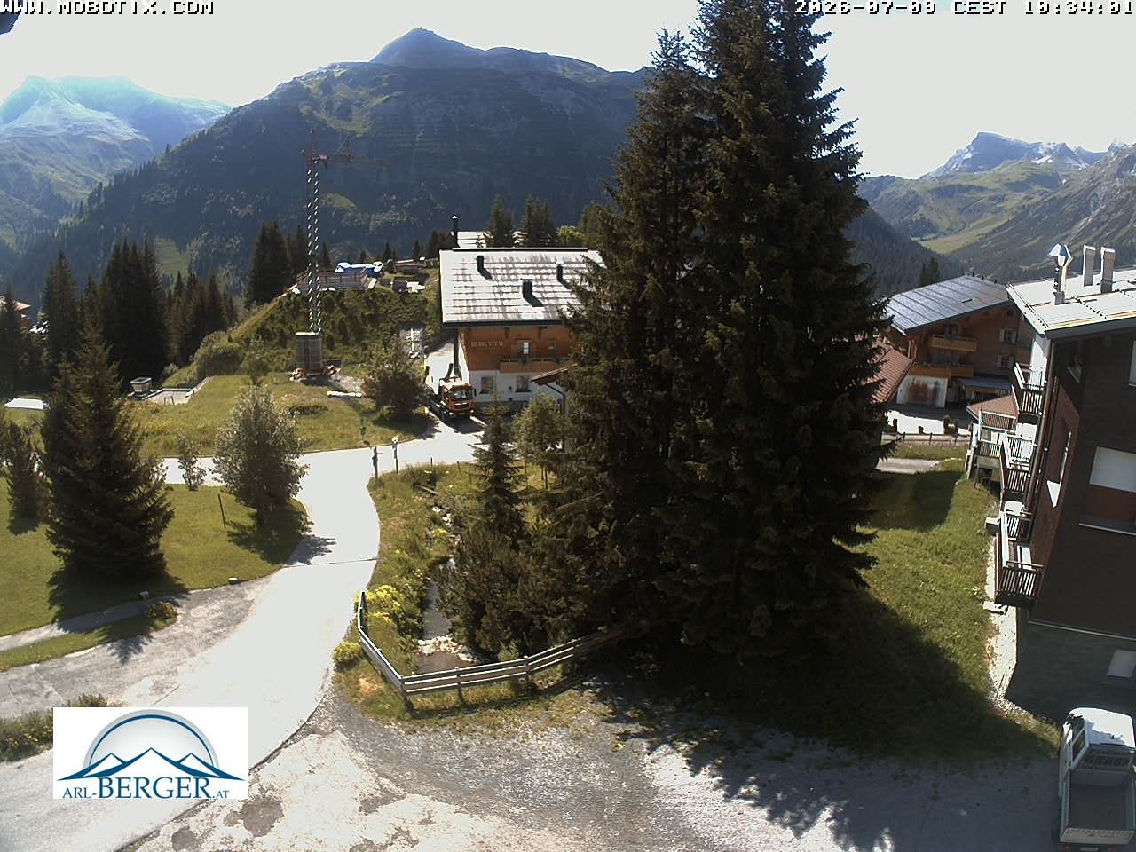 Archived image Webcam Oberlech: guest house Berger
