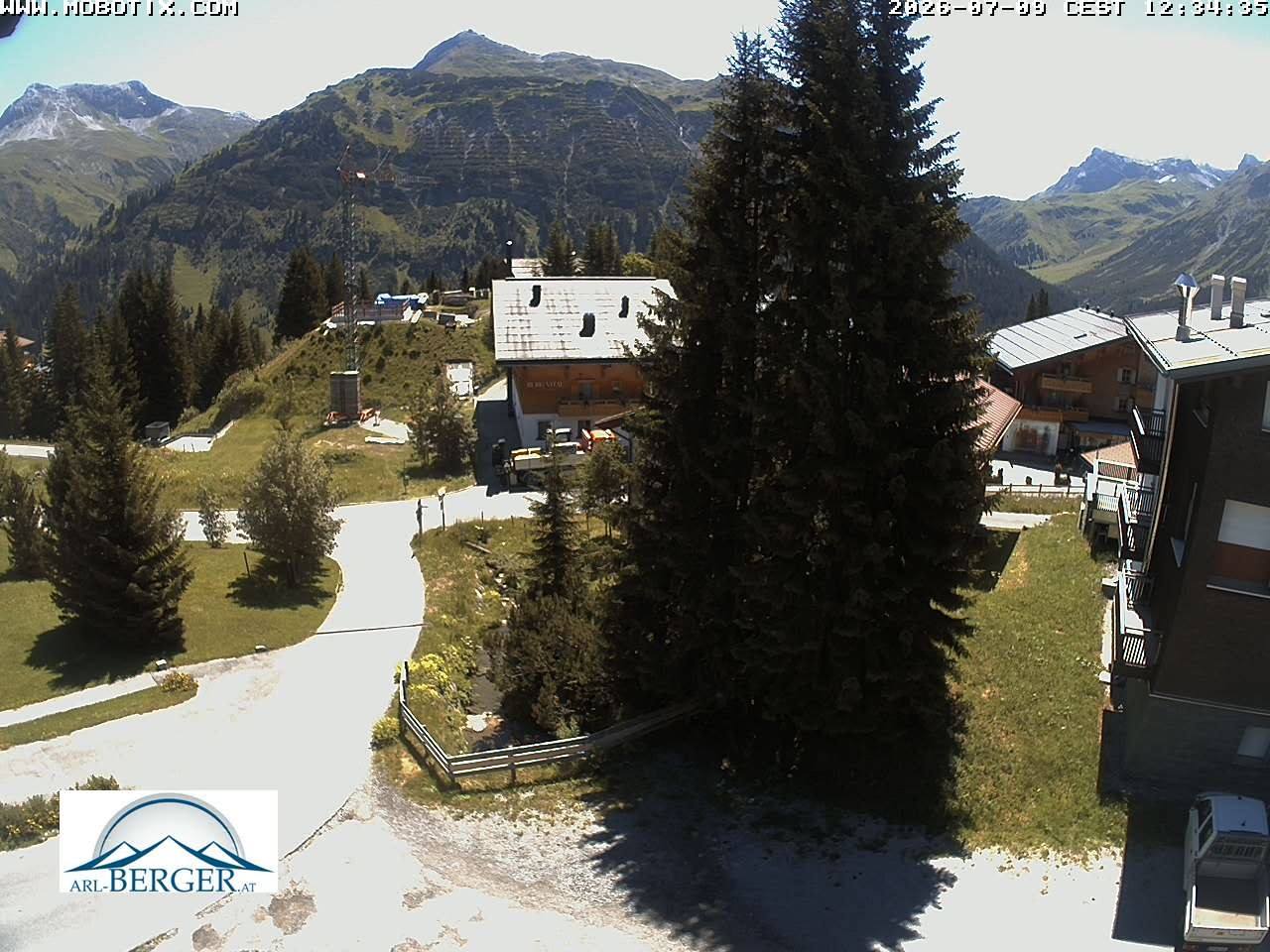 Archived image Webcam Oberlech: guest house Berger