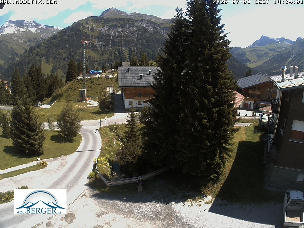 Archived image Webcam Oberlech: guest house Berger
