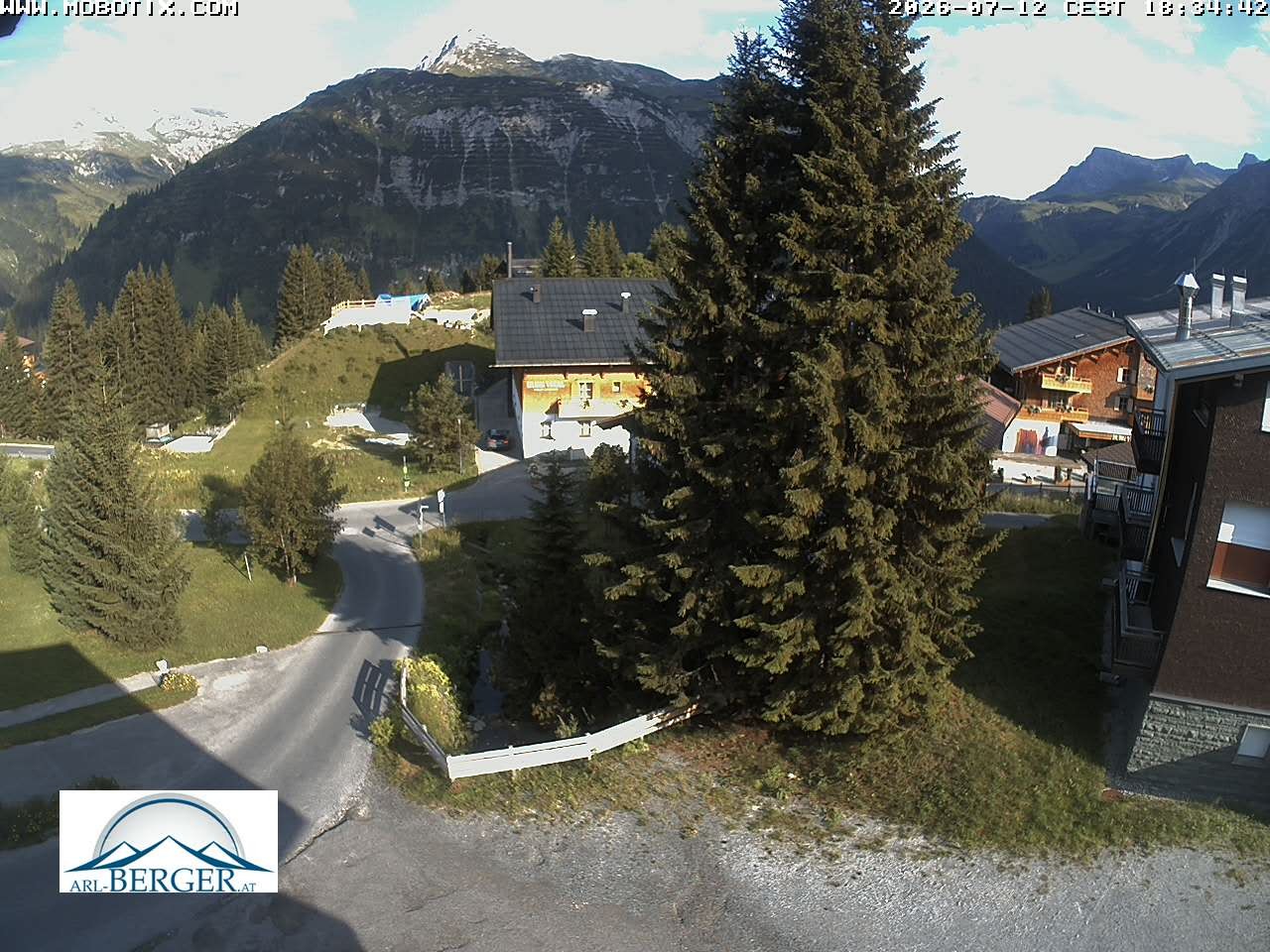 Archived image Webcam Oberlech: guest house Berger
